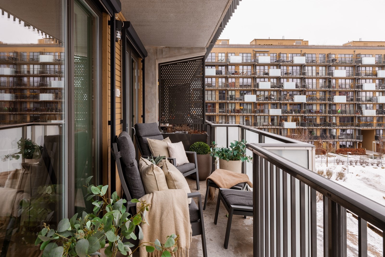 Dette er en rålekker og moderne 4-roms med stor og solrik balkong! Galleribilde