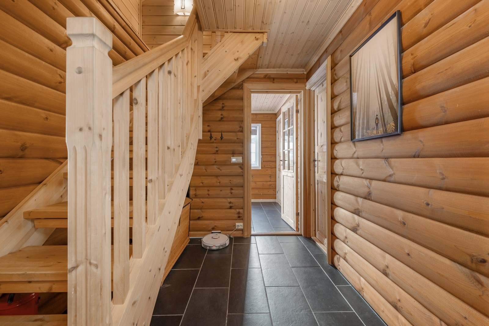 Fra gangen er det adkomst til hems-etasjen. Galleribilde