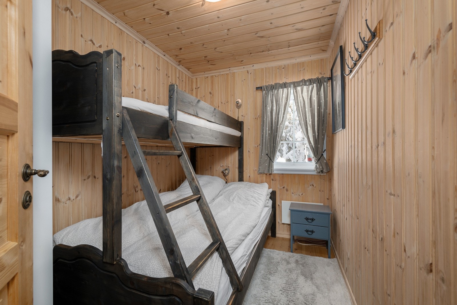 Soverom 2, innredet med familiekøye. Galleribilde