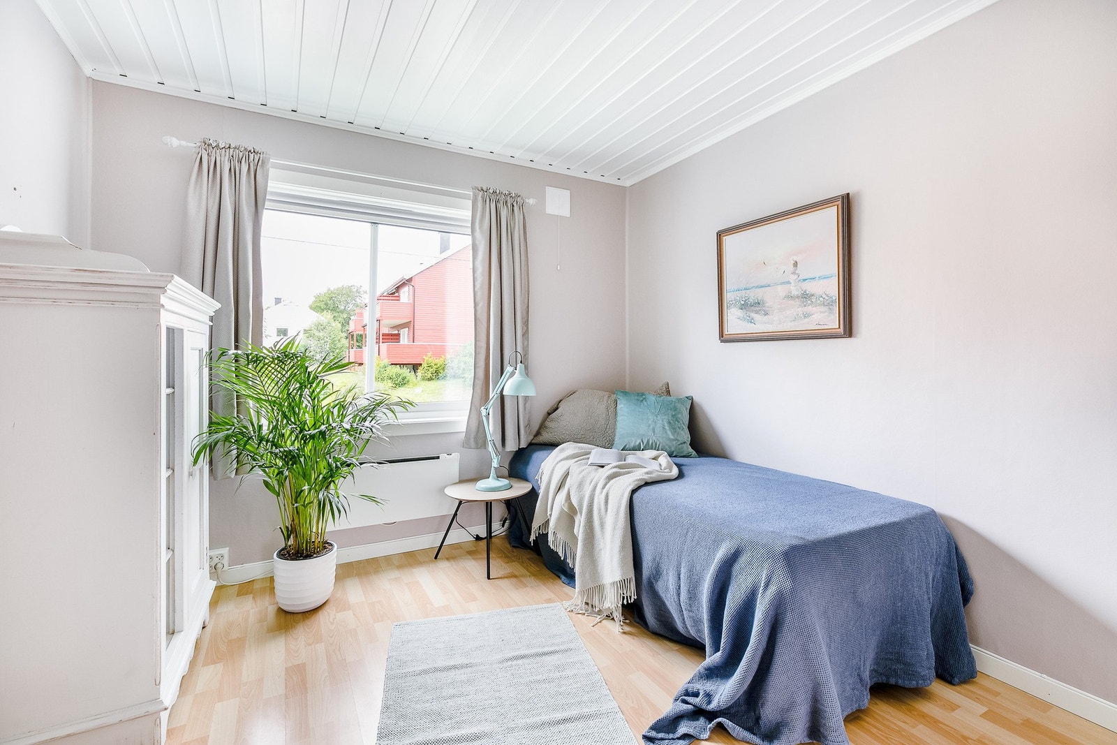 Soverommene er holdt i lyse og tidsriktige farger. Galleribilde