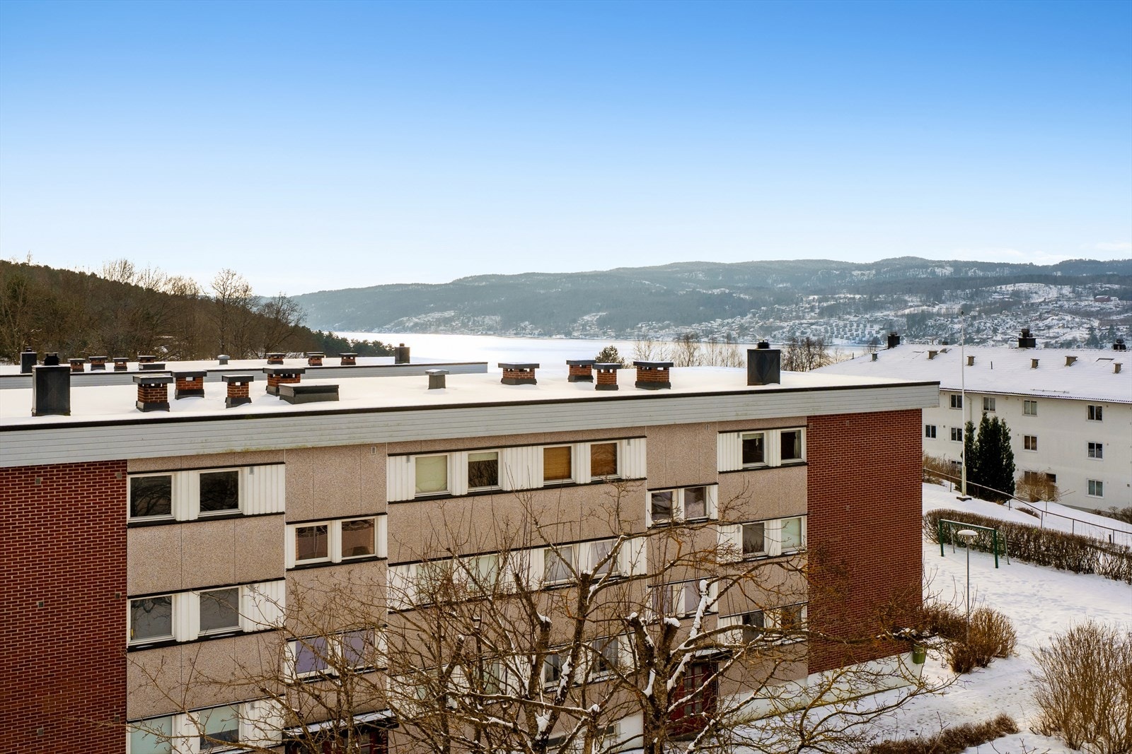 Eiendommen ligger svært sentralt på Seiersten, et veletablert boligområde omtrent 1 km fra Drøbak sentrum Galleribilde