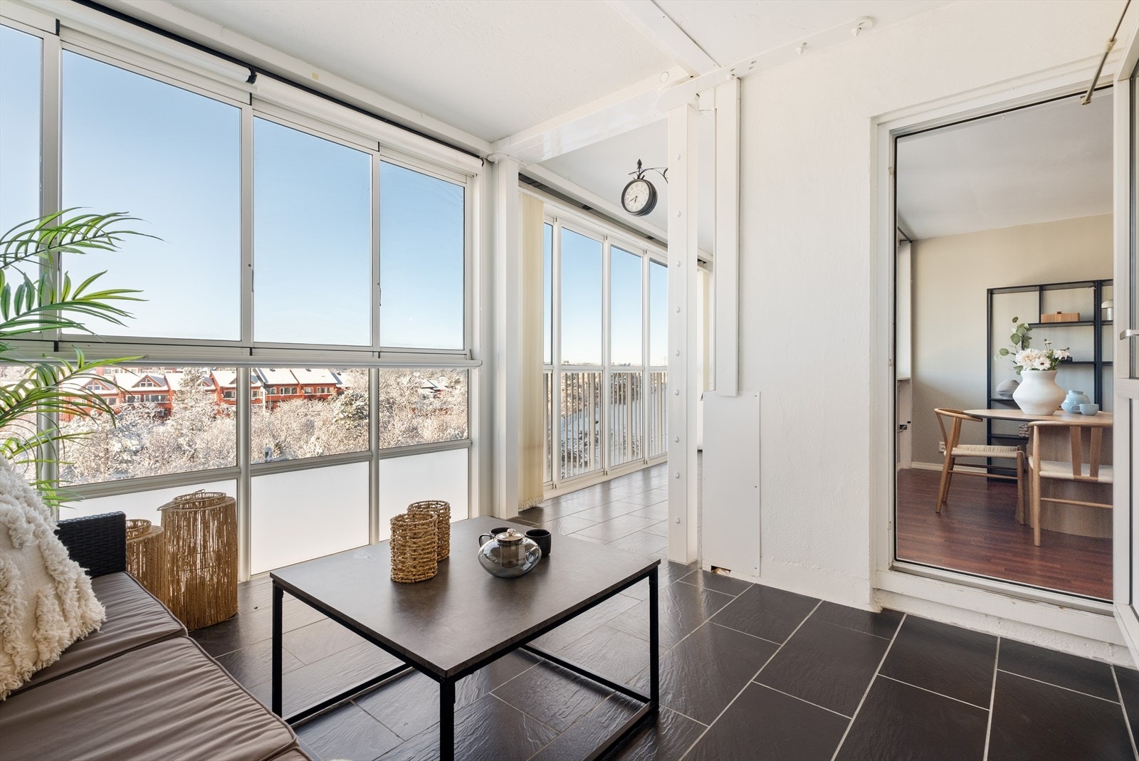 Leiligheten har en sentral beliggenhet i Bergen Vest med flott utsikt og stor solrik altan Galleribilde