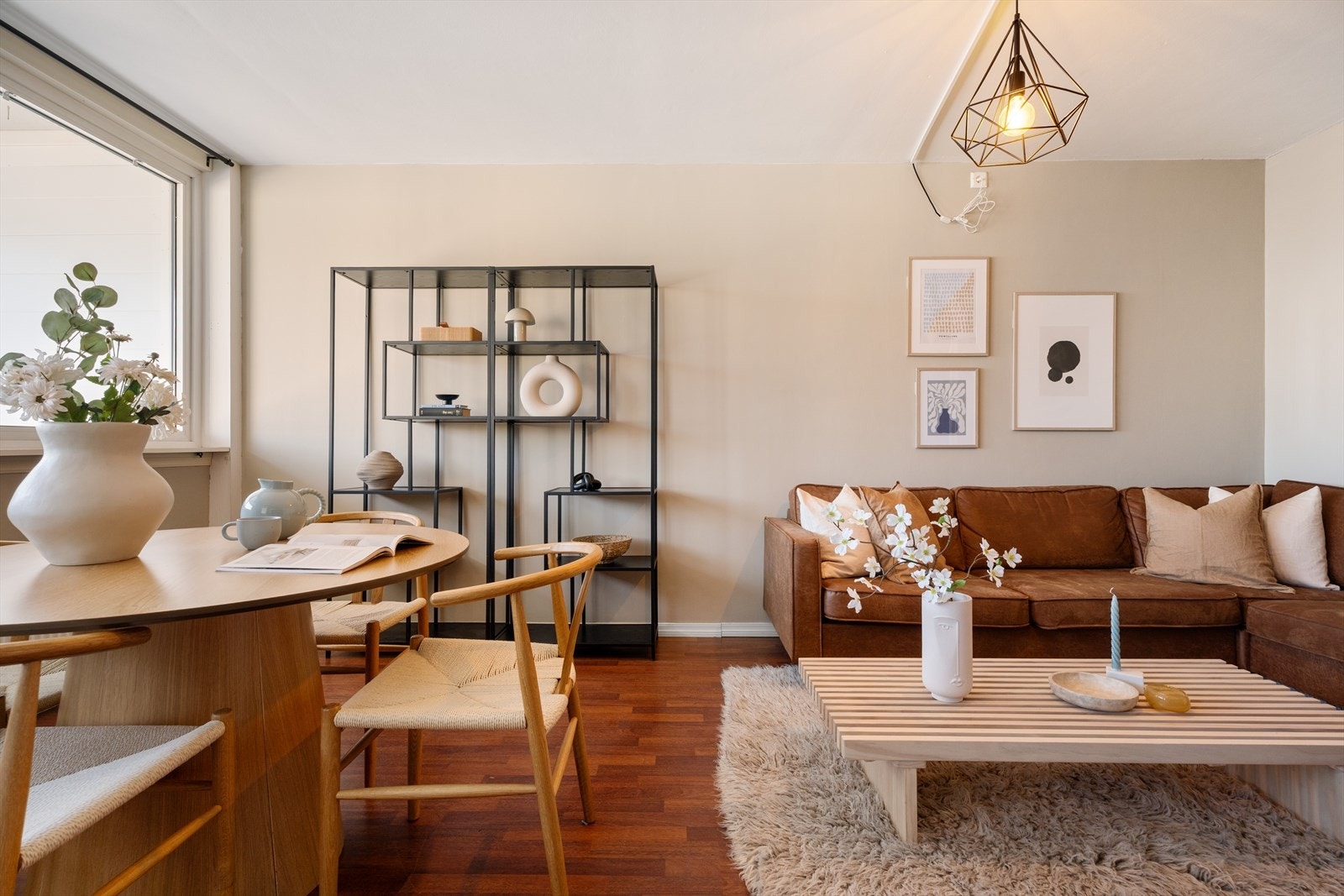 22 kvm. stue med utgang til 19 kvm. innglasset altan Galleribilde