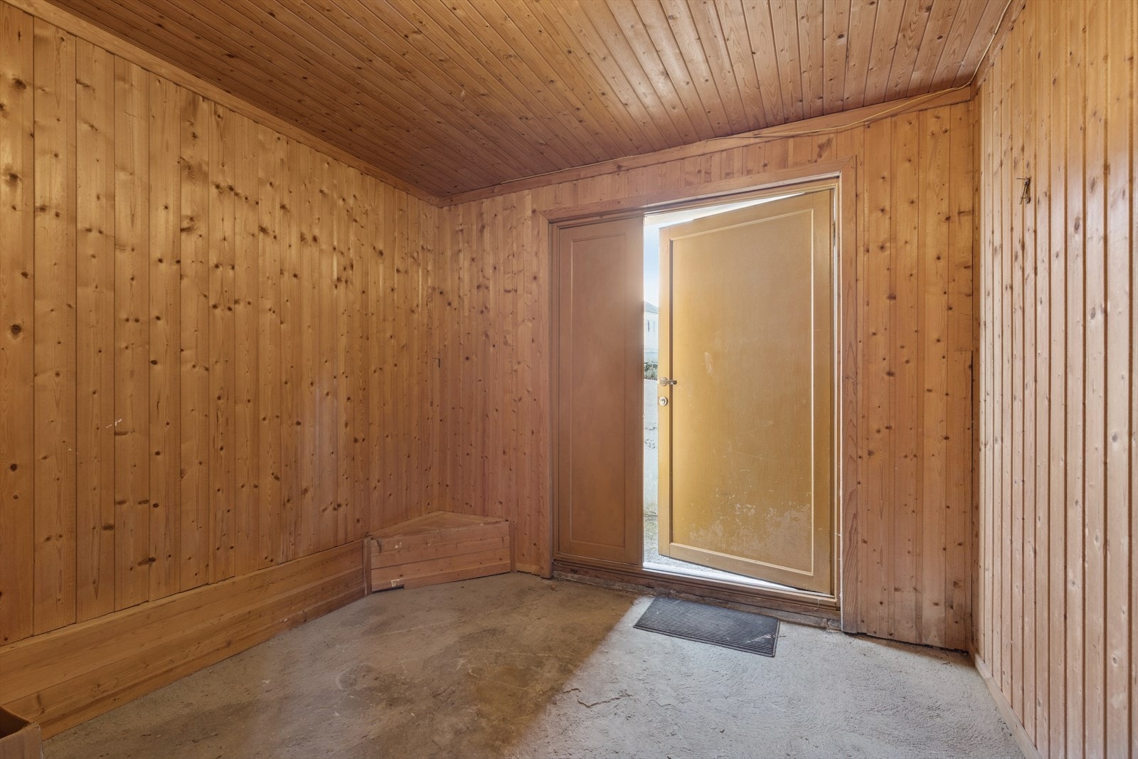 Inngang til underetasje fra begge sider av huset. Galleribilde