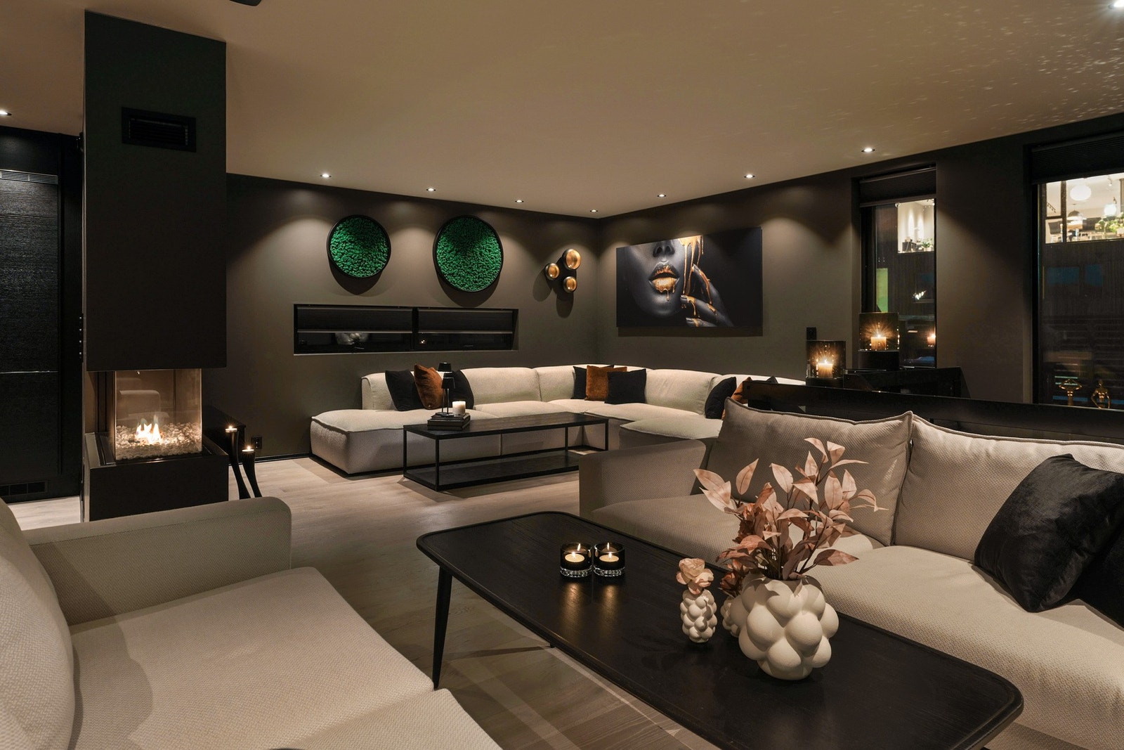 Boligen har minimalt med innsyn i kraft av beliggenhet i terrenget. Galleribilde