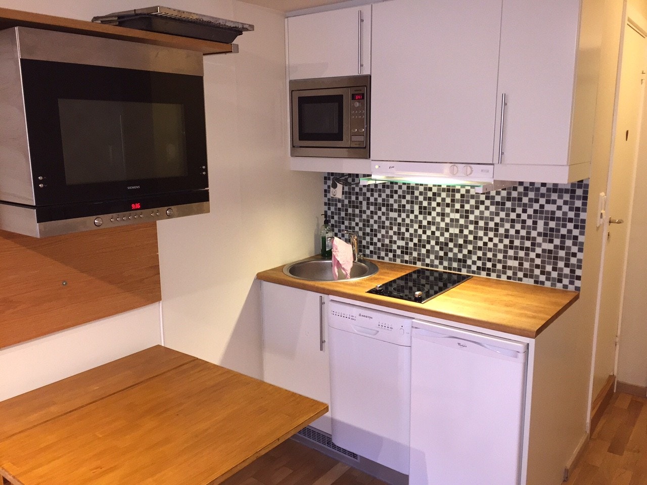 Fullt utstyrt kjøkken Galleribilde