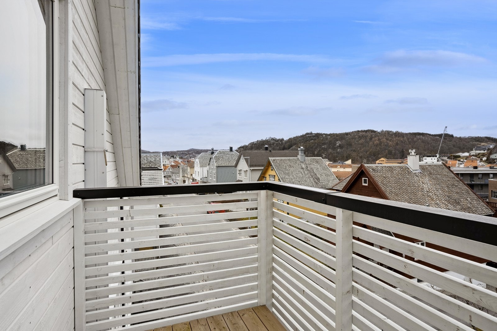 Fra balkongen utenfor loftstuen, kan du nyte utsikten. Galleribilde
