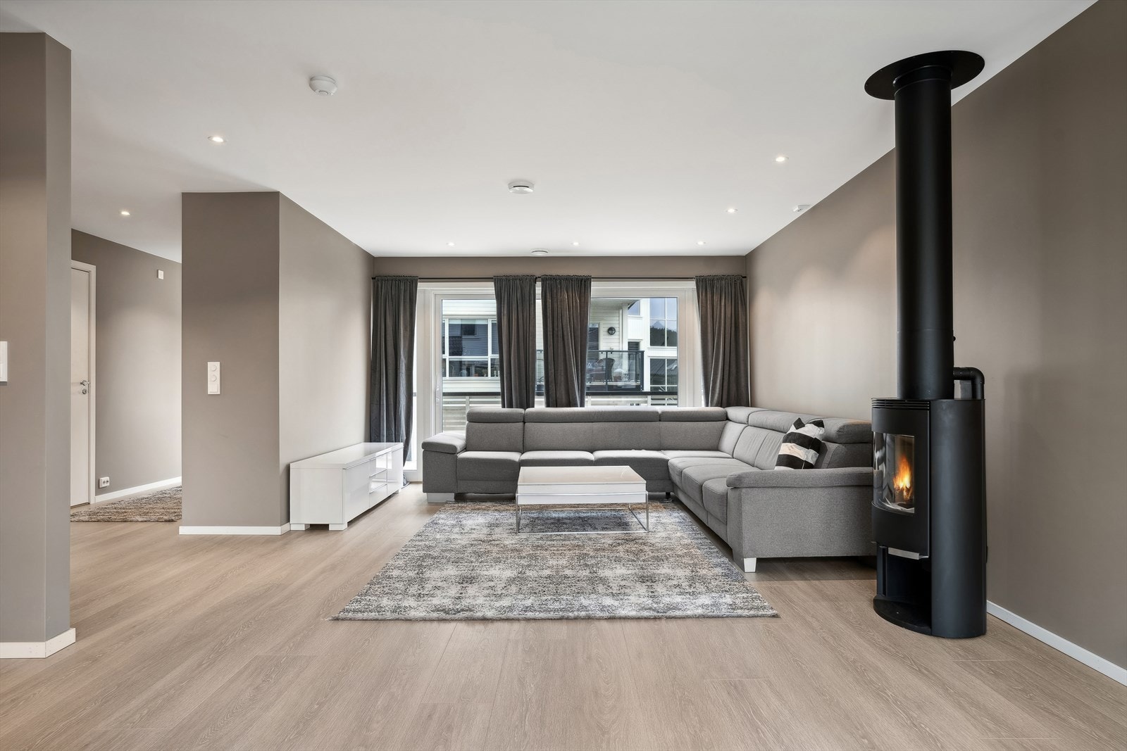 Downlights i himling. Galleribilde