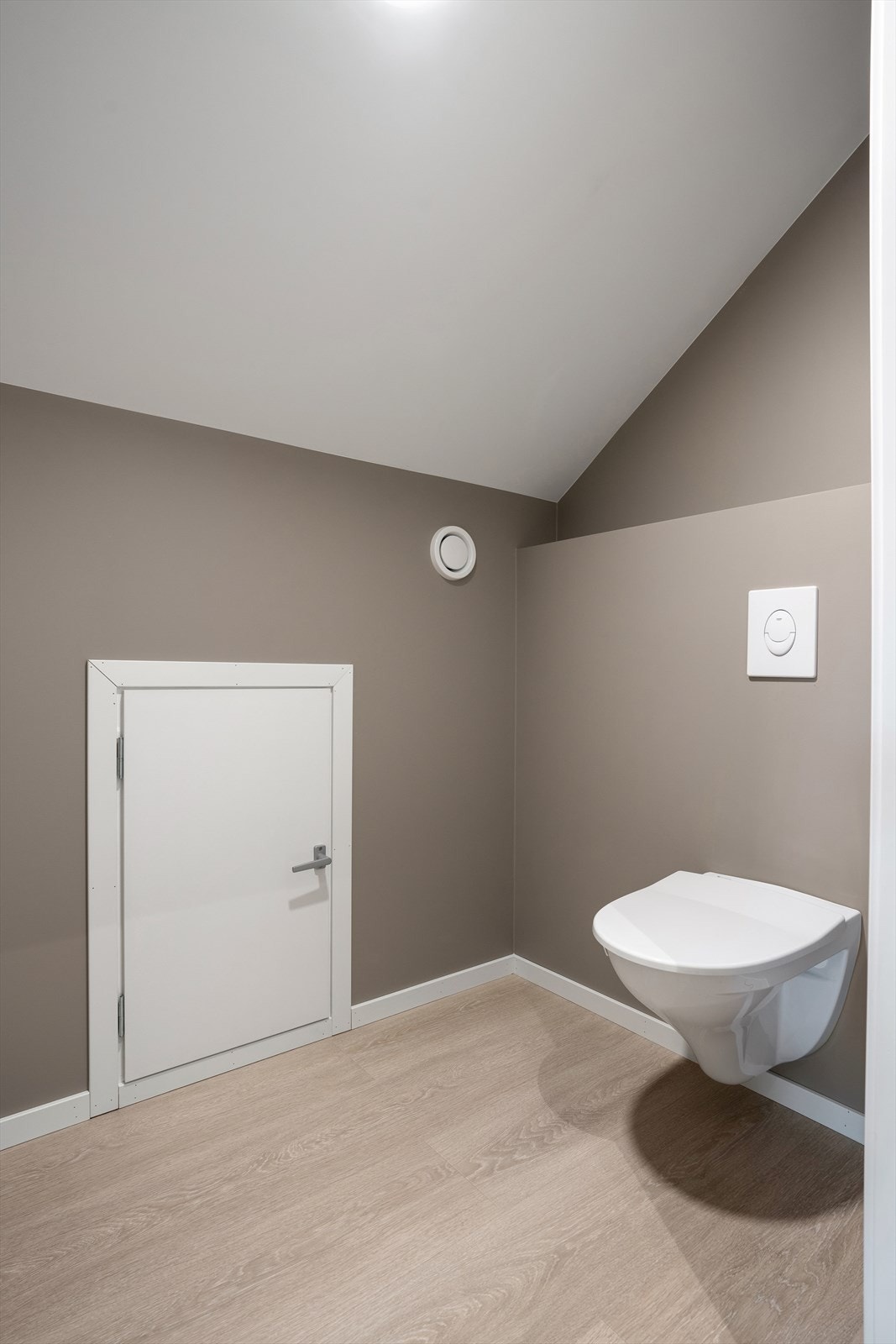 Separat toalettrom i boligens andre plan. Galleribilde