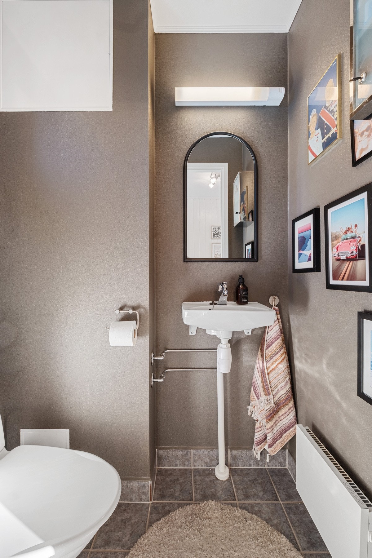 Toalettrom ved entré Galleribilde