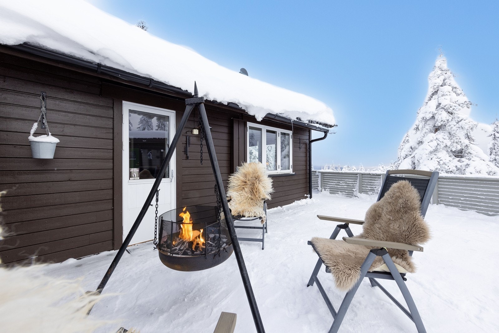 Stor solrik terrasse mot syd og vest Galleribilde