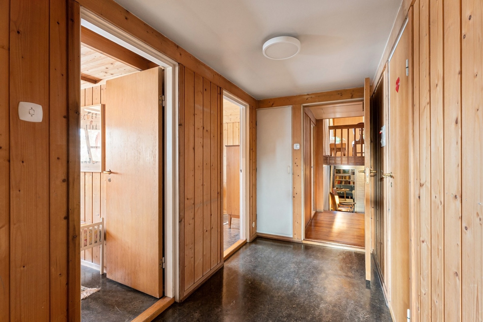 Gang utenfor soverommene. Galleribilde