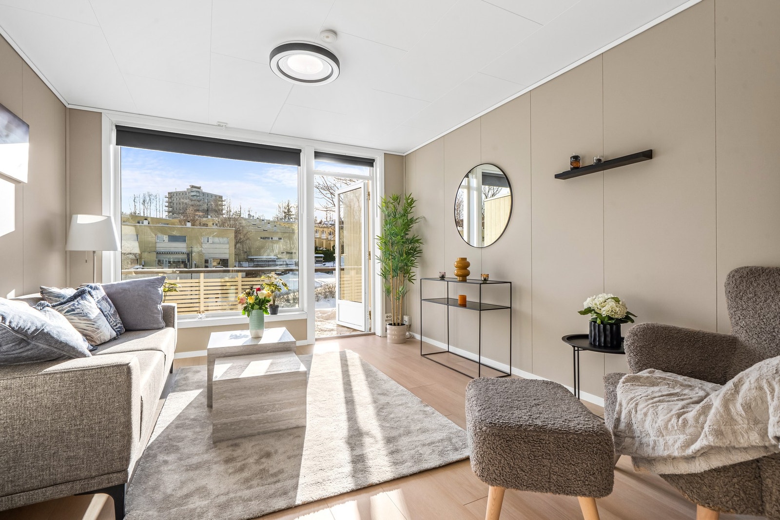 Nytt 1stavs laminatgulv og malte overflater i hele leiligheten fra 2026! Galleribilde