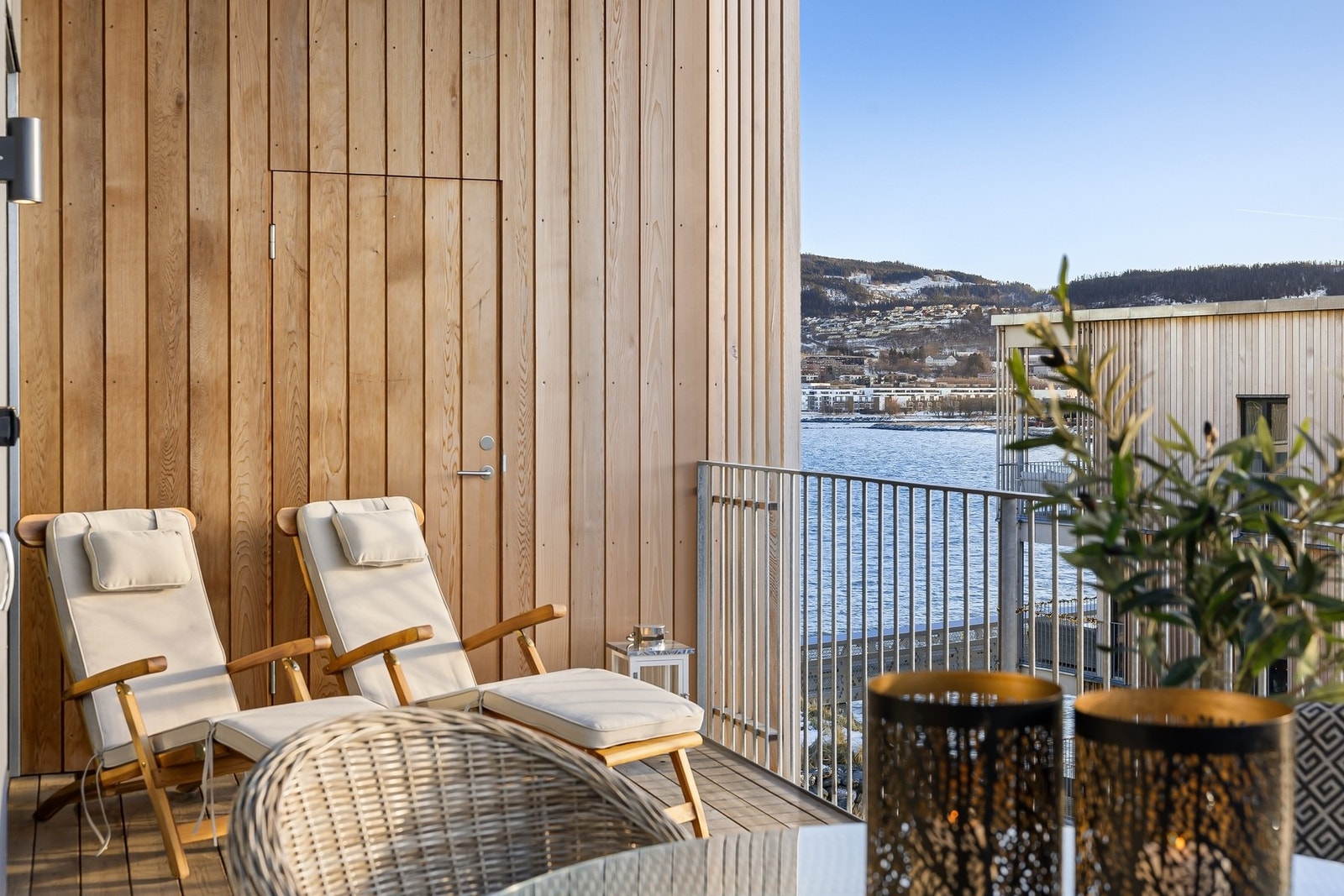 I tilknytning til balkongen finner du en bod på ca. 2 kvm som gir god oppbevaringsplass til diverse utemøblement. Galleribilde