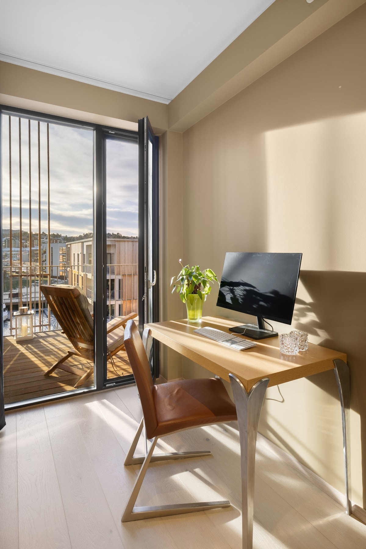 Et tiltalende rom som passer fint som både kontor og gjesterom. Galleribilde