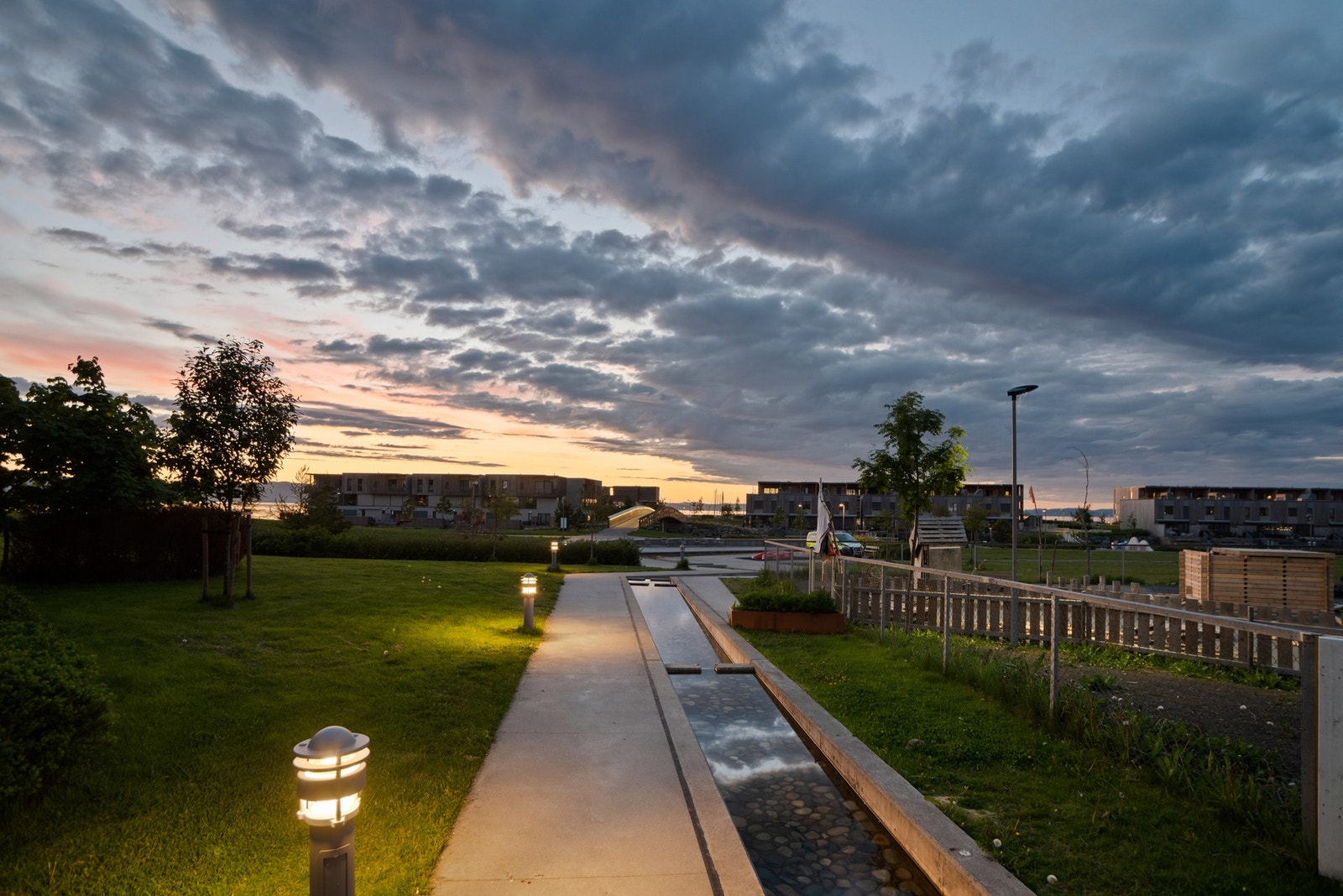 En fin kveldstur i eget nabolag byr på fine omgivelser. Galleribilde