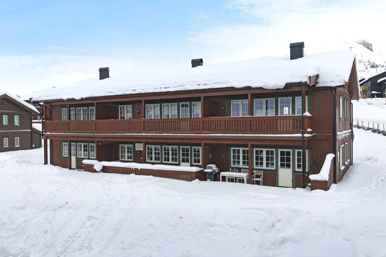 Leiligheten er beliggende i 1. etasje i et veletablert sameie. Galleribilde