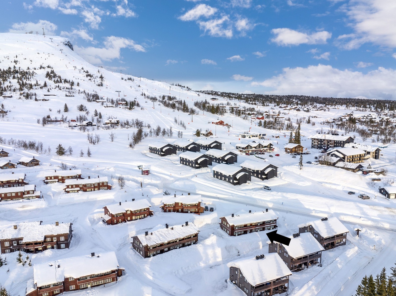 Leiligheten har en attraktiv og sentral beliggenhet på Skeikampen med gode solforhold. Galleribilde