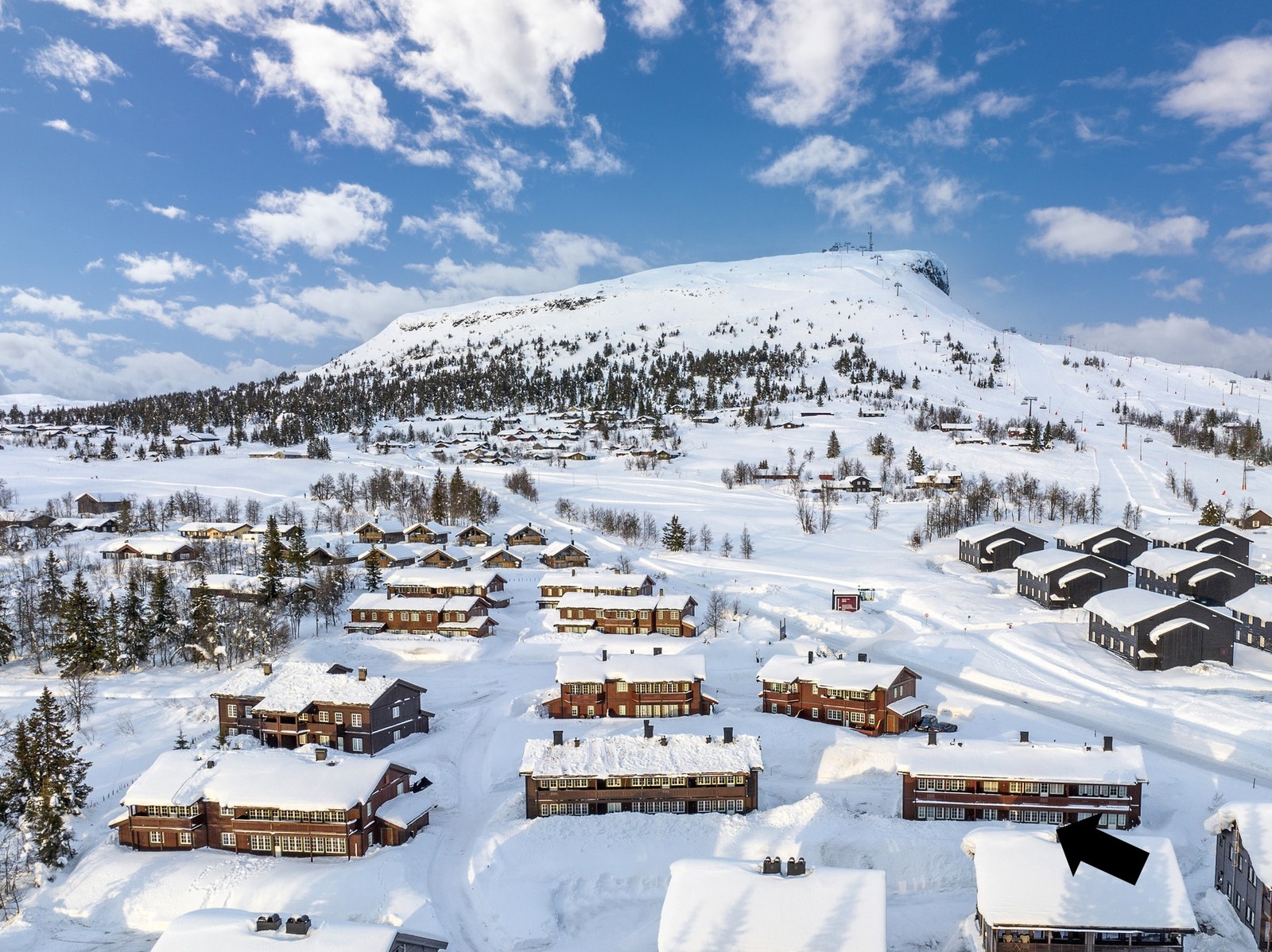Leilighetsbygg med 6 fritidsleiligheter over 2 plan, hvorav denne leiligheten ligger i 1. etasje. Galleribilde