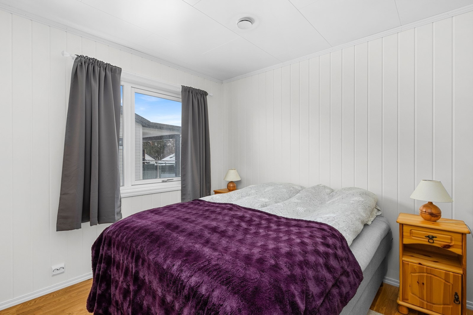 Planløsningen byr på tre soverom vegg i vegg, tildelt arealer på henholdsvis ca. 7, 7 og 11,5 m². Galleribilde