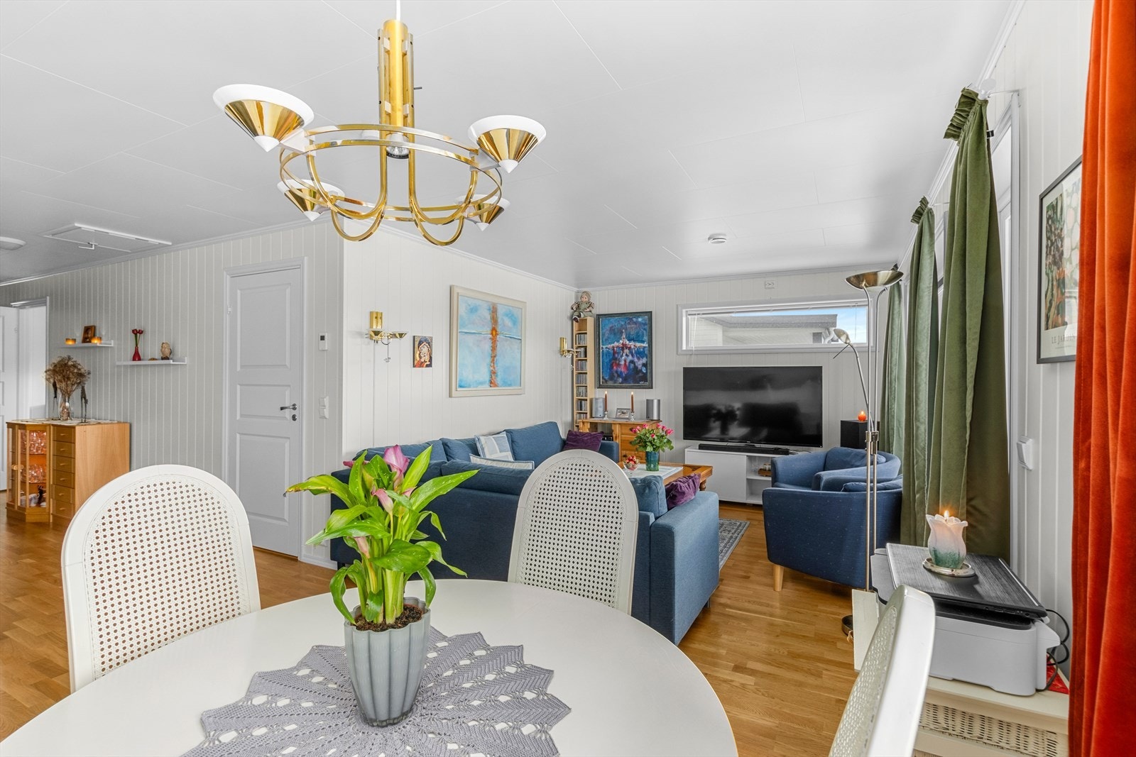 Velkommen til Sagstuvegen 18 B - en innbydende 4-roms andelsleilighet med moderne standard i andre etasje. (Foto: Harald wanvik) Galleribilde
