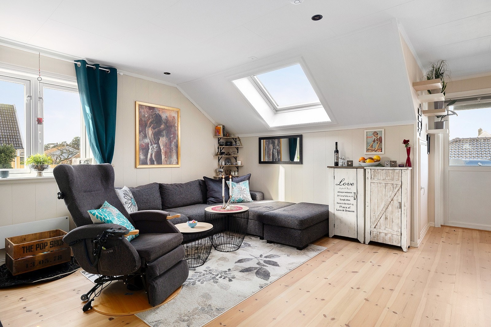 Stuen har godt med lys Galleribilde