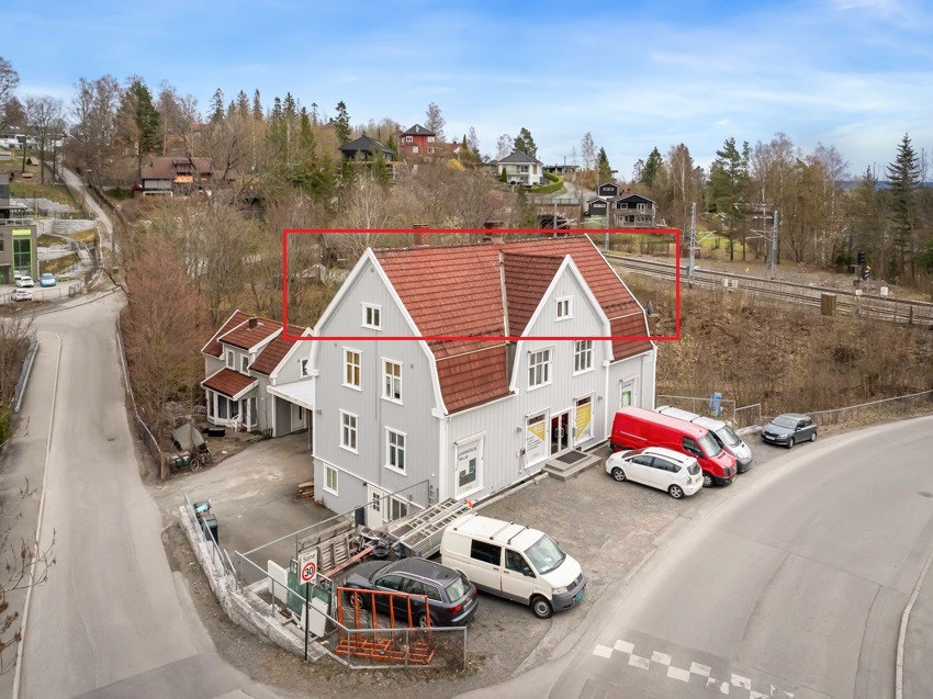 Prisen gjelder for 2. etasje men loftetasjen er også til salg for 3 490 000,- (her markert med rødt). Galleribilde