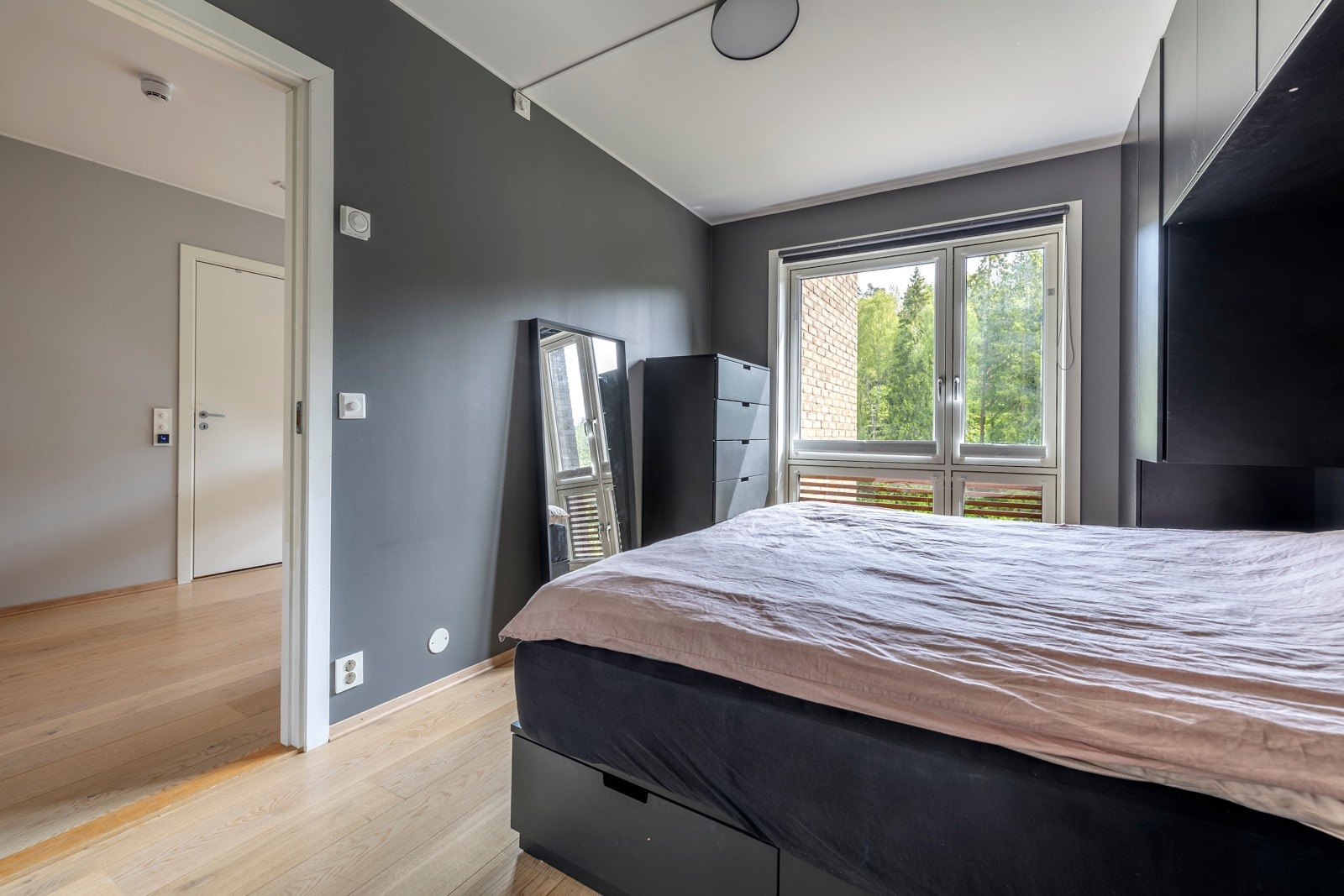 Rommet ligger i en suiteløsning til det ene badet. Galleribilde