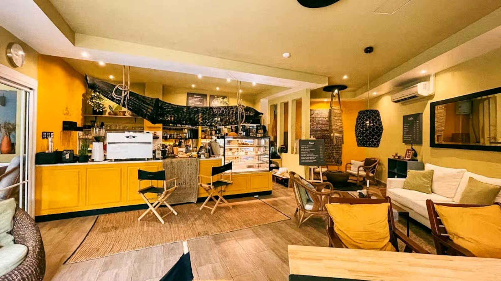 Cafe inne på området Galleribilde