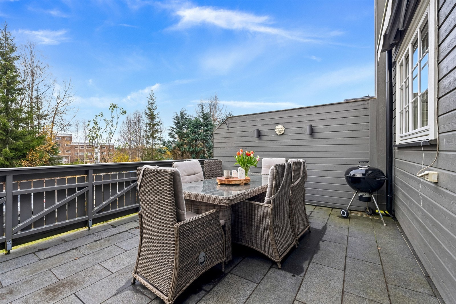 Gode solforhold på terrassen og det er montert markise Galleribilde