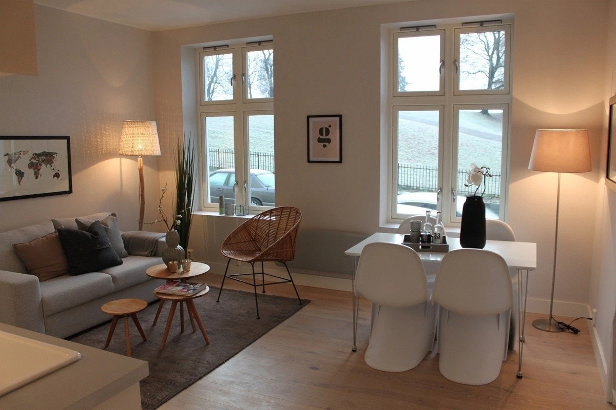 Stue 3-roms leilighet. Møblert på dette bildet. Leilighten leies ut umøblert. Galleribilde