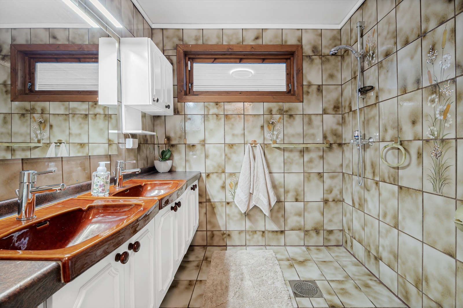 Badet i 1. etasje har moderniseringsbehov. Galleribilde