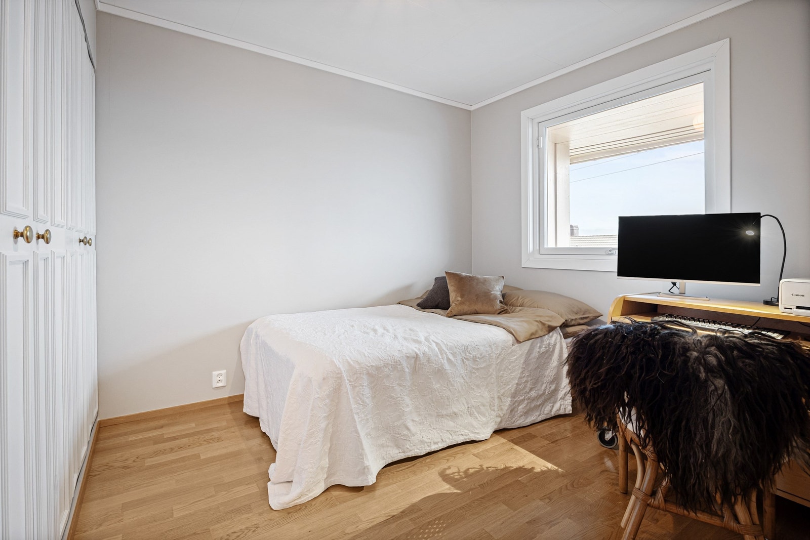 Boligen har totalt fire soverom av god størrelse, to i hver etasje. Galleribilde