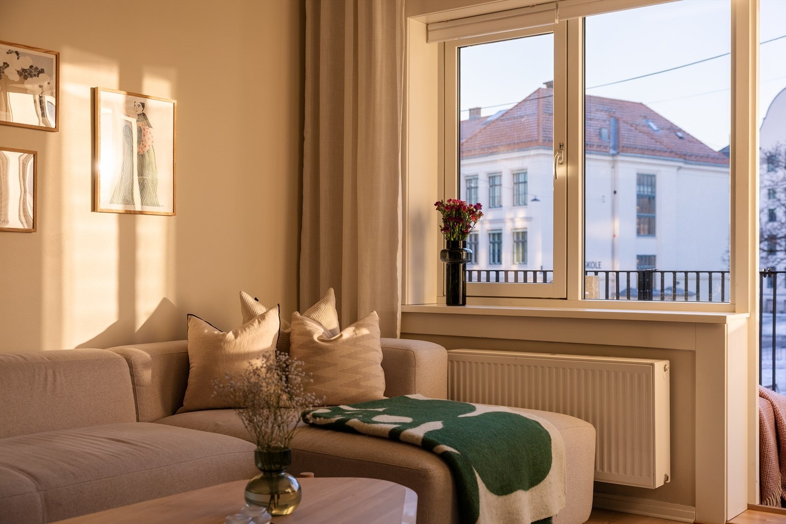 Vinduer og balkongen er fra 2018 Galleribilde