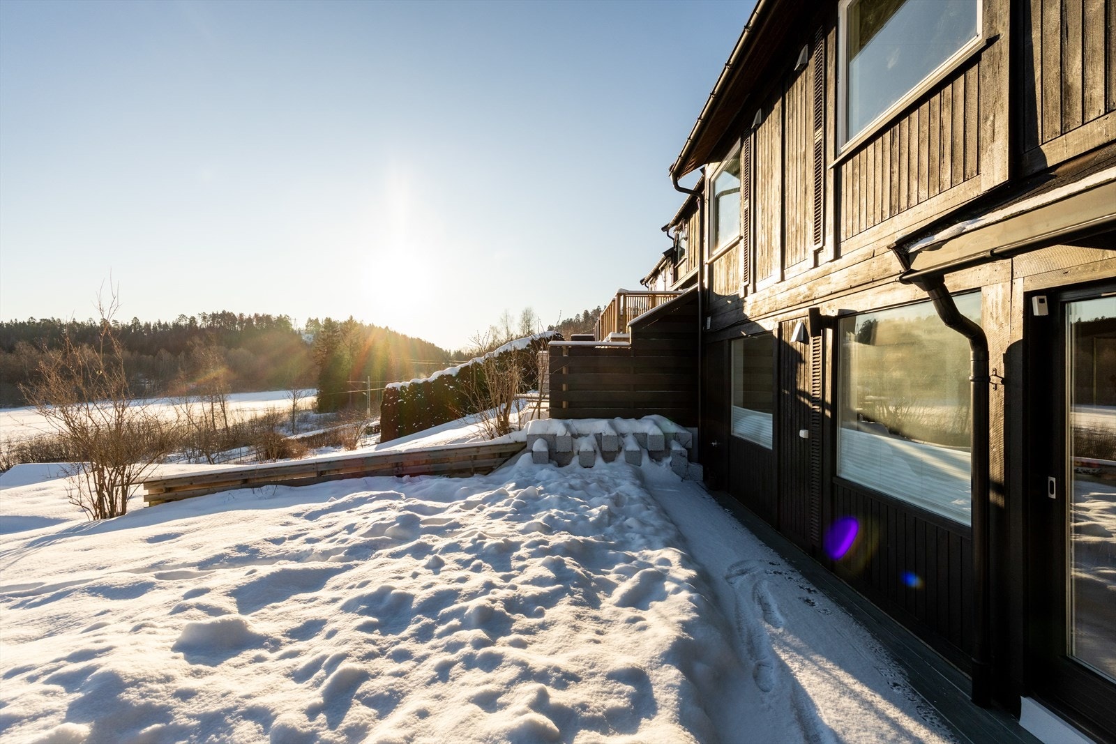 Boligen har to store terrasser på til sammen 55 m² og gode solforhold. Galleribilde