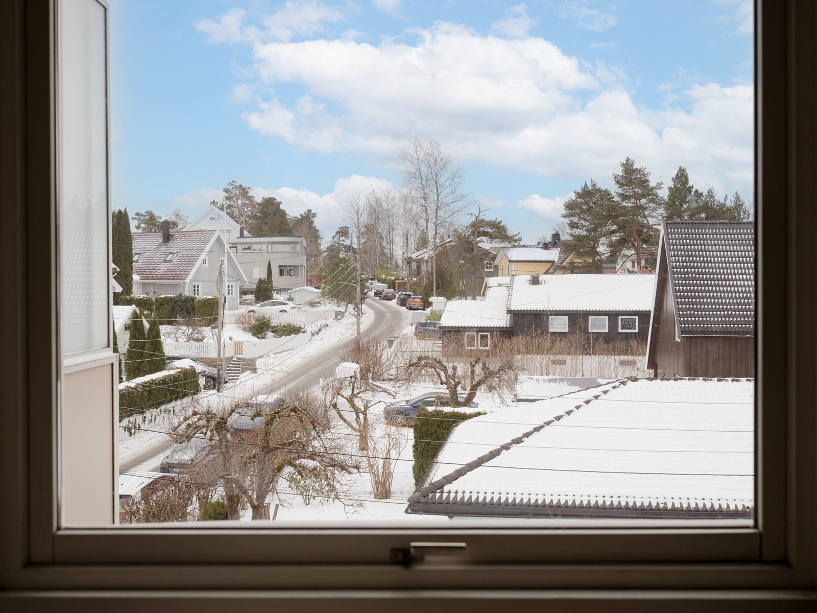 Utsikt fra vindu på soverommet. Galleribilde