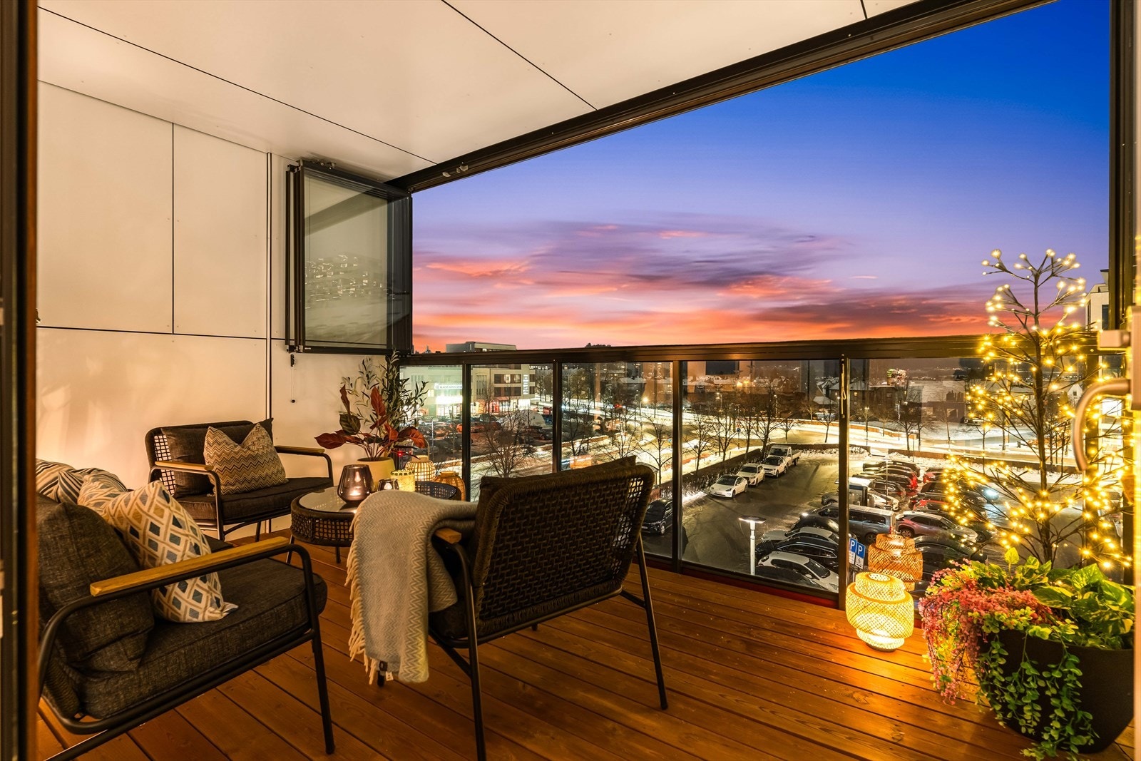 Vidstrakt utsikt mot naturomgivelser. Galleribilde