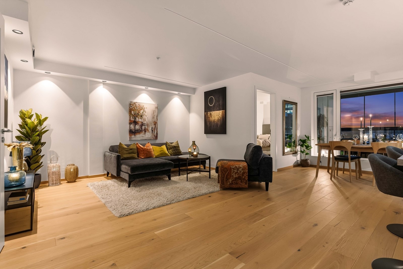 God plass til sofagruppe og mediemøblement i egen sone Galleribilde