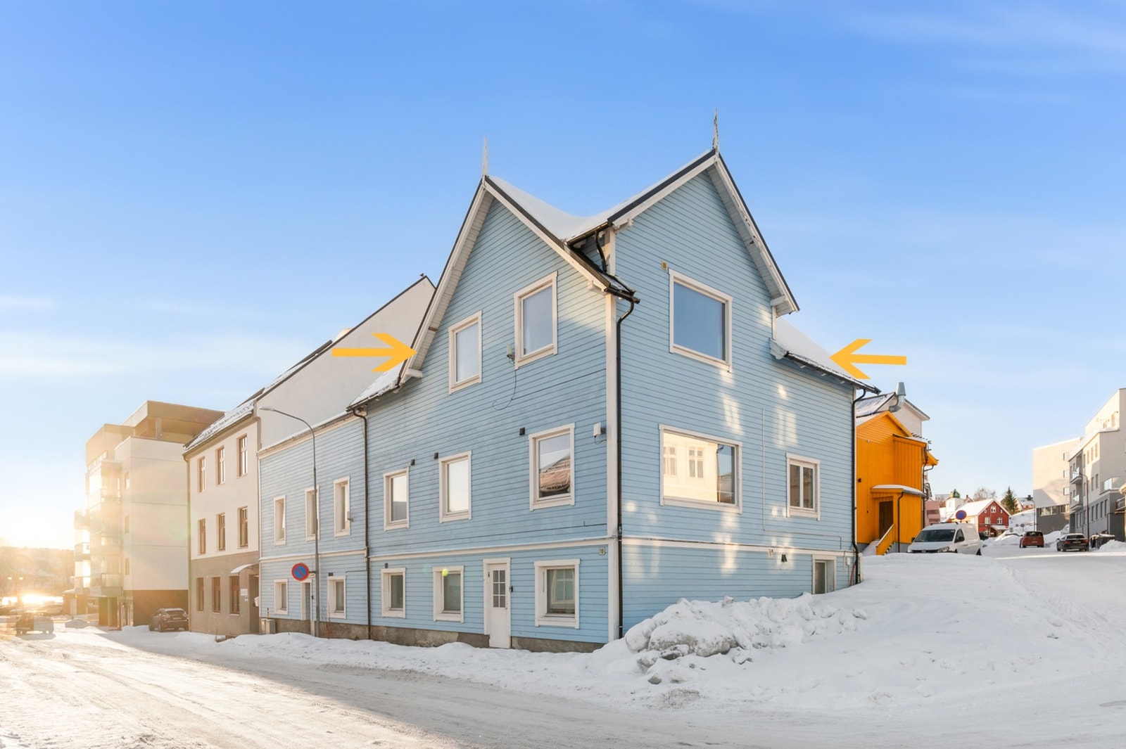 - Leiligheten ligger i toppetasjen og byr på romslig planløsning, parkering og gangavstand til alle byens Galleribilde