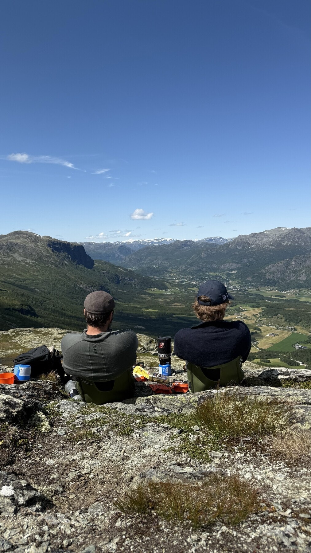 Selgers bilde. Noen av landets fineste toppturer kan nås etter en kort biltur, her fra Hemsedal. Galleribilde