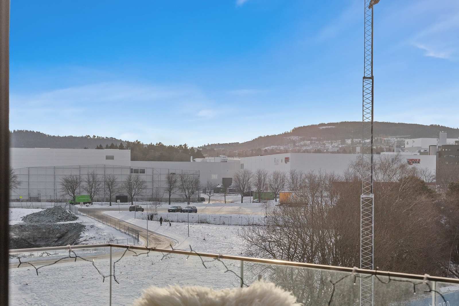 Leiligheten har svært god beliggenhet i tunet og ligger i det fremste bygget. Galleribilde