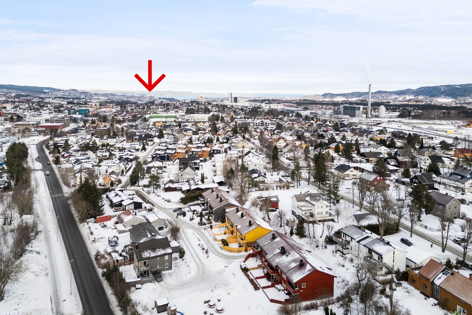 Fra boligen har man kort veg til både barneskole, fotballbane og barnehager. Galleribilde