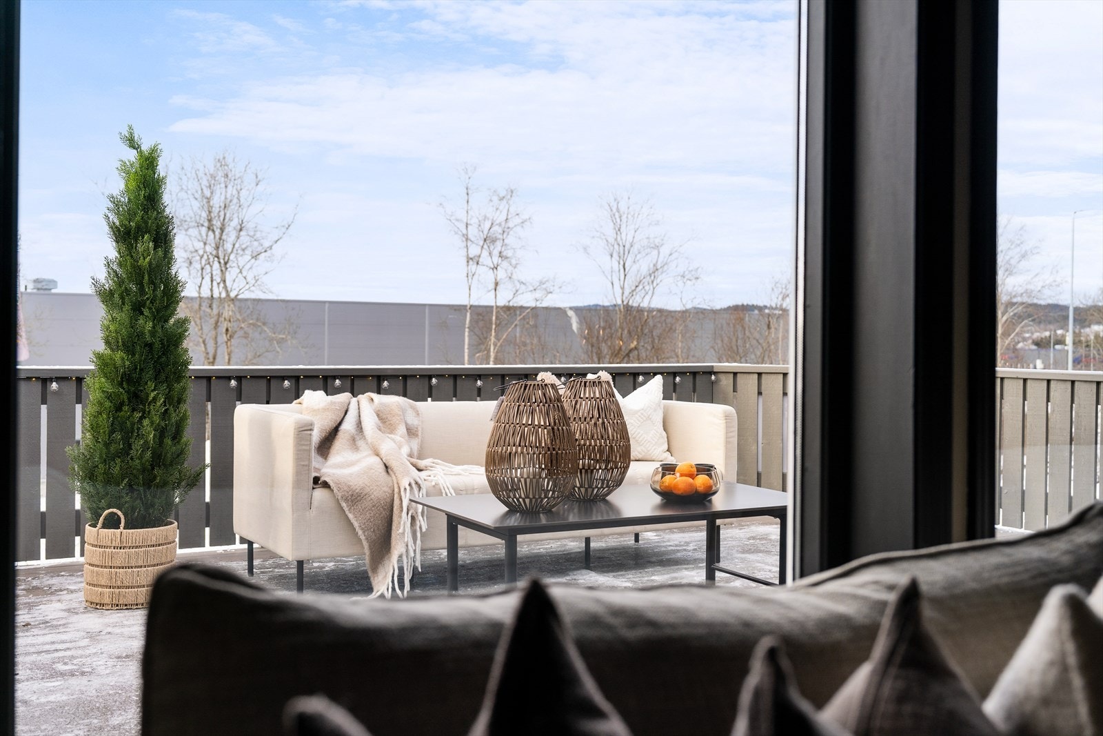 Veranda måler 25 kvm (se punkt om ferdigattest) og er særdeles solrik. Galleribilde