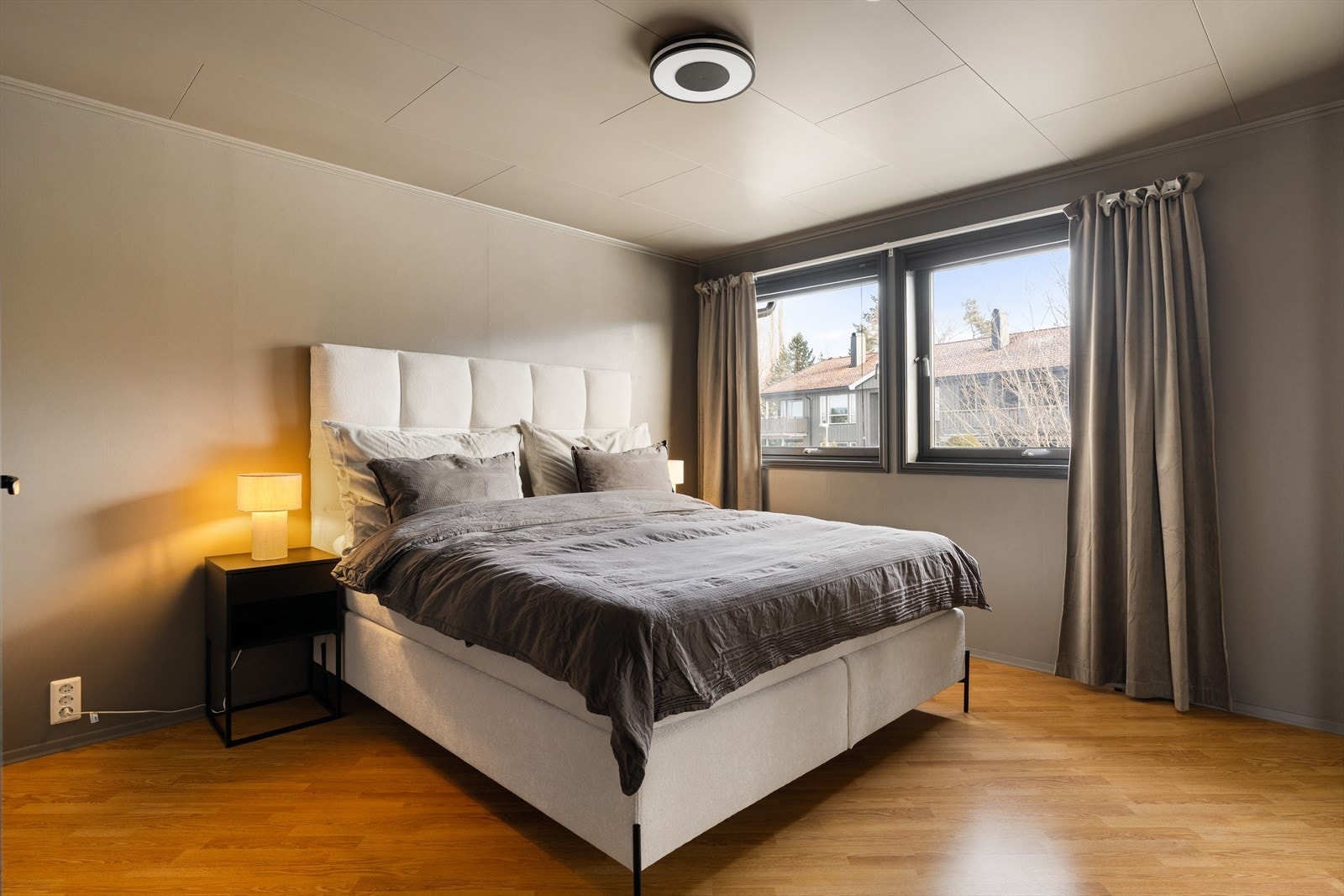 Hovedsoverommet er på hele 15 kvm og har stor garderobeløsning. Galleribilde