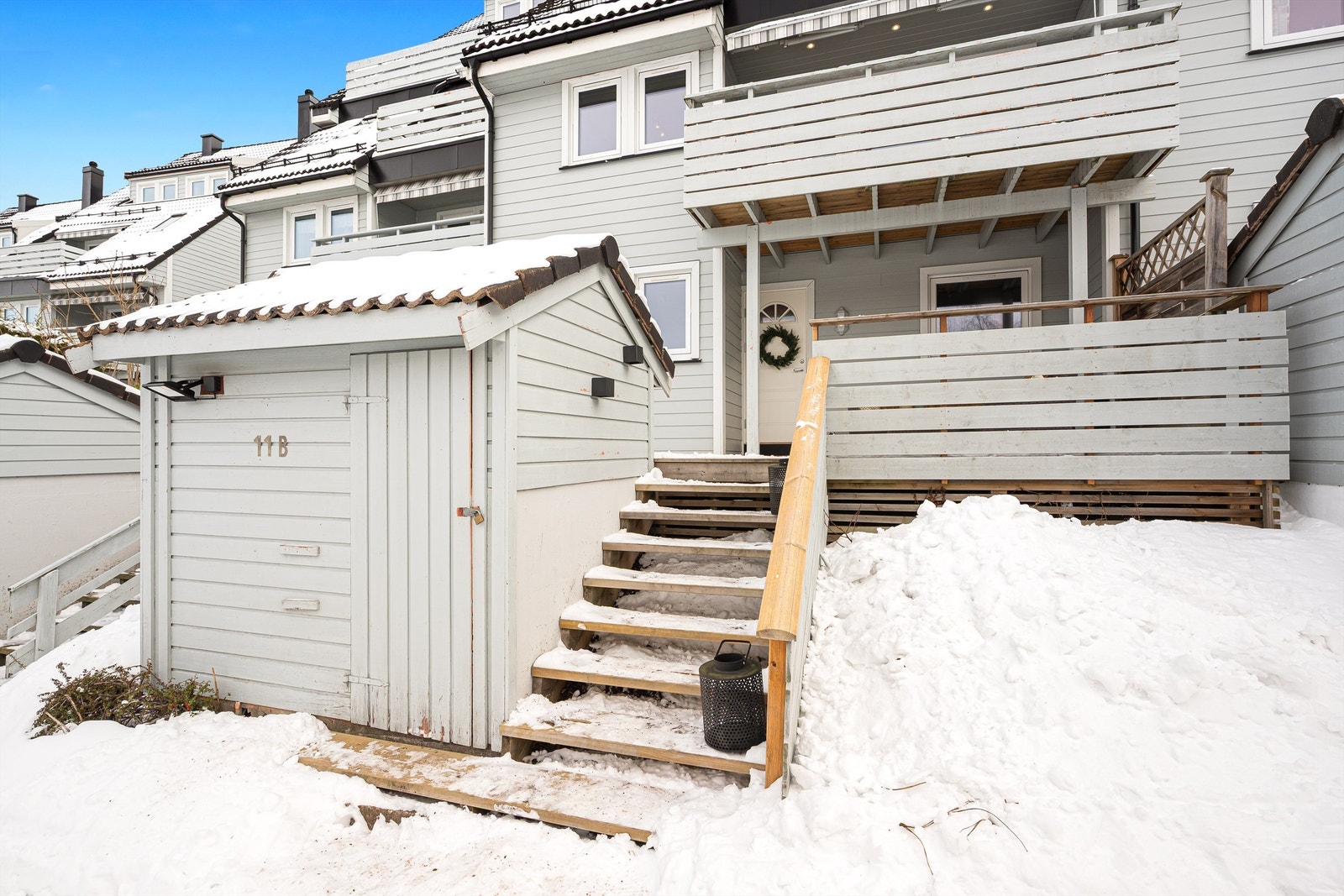 Utvendig bod ved inngangsparti Galleribilde