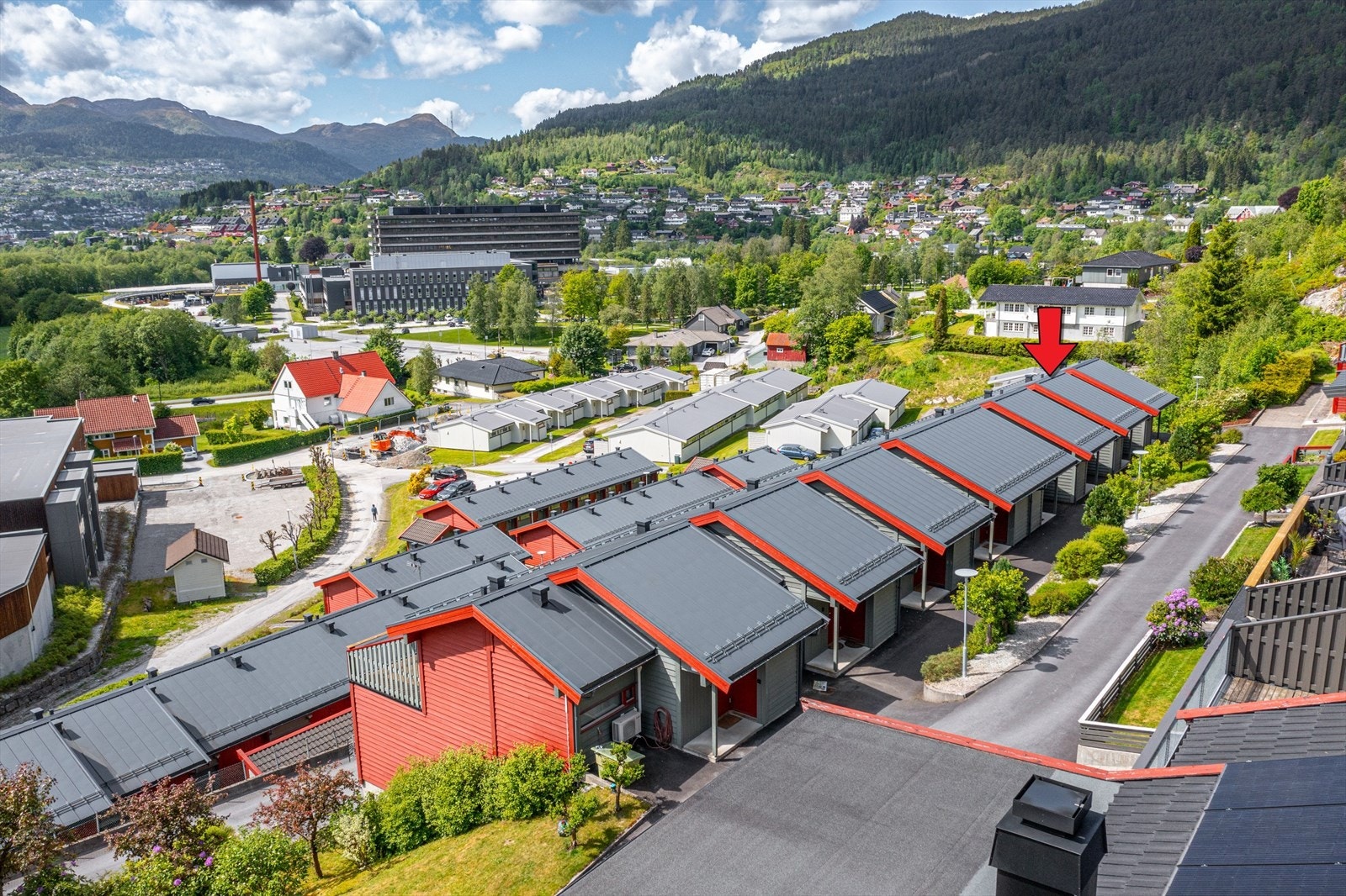 Koselig gatetun med kort vei til sykehuset og høyskolen Galleribilde