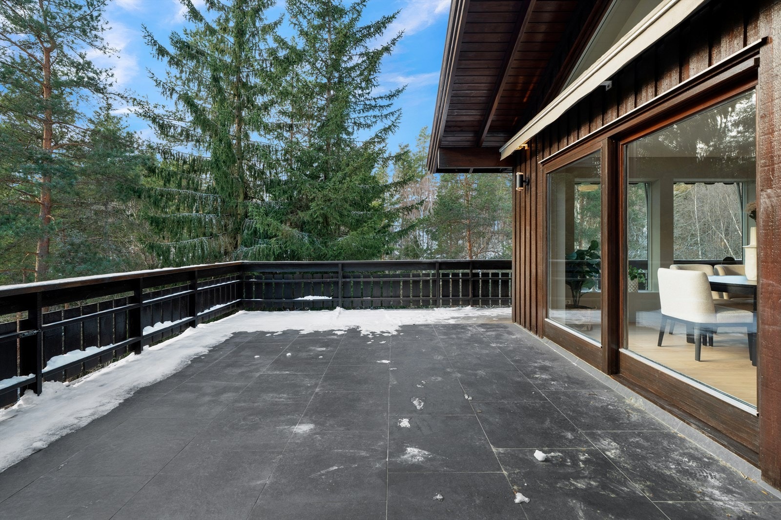 Stor usjenert terrasse Galleribilde