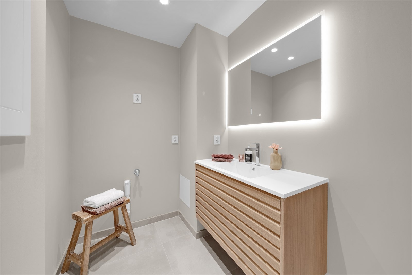 Opplegg for vaskemaskin og tørketrommel Galleribilde