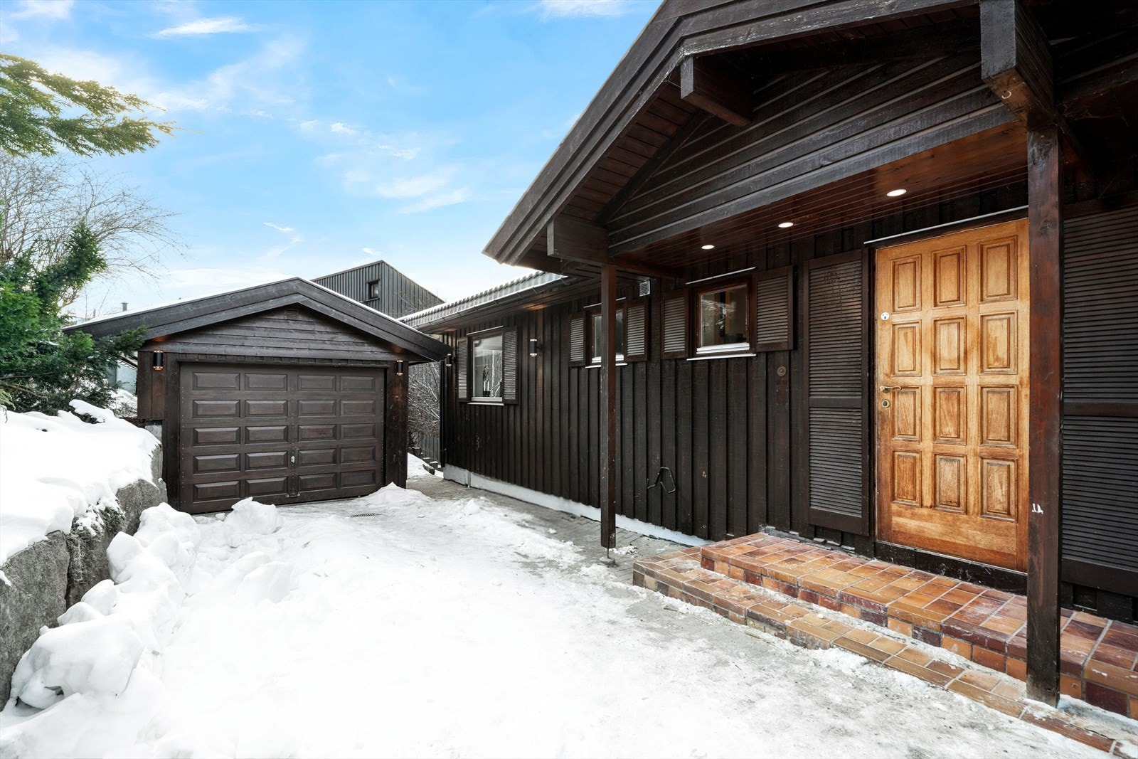 Garasje og inngangspart Galleribilde