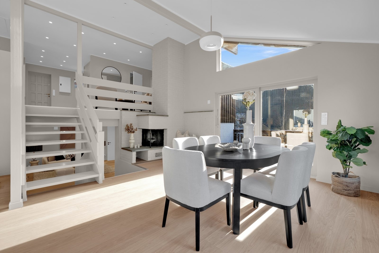 Legg merke til den gode takhøyden Galleribilde